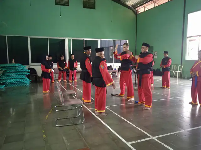 Ischa met Andi tijdens zijn beëdiging in Yogyakarta als Pendekar Madya