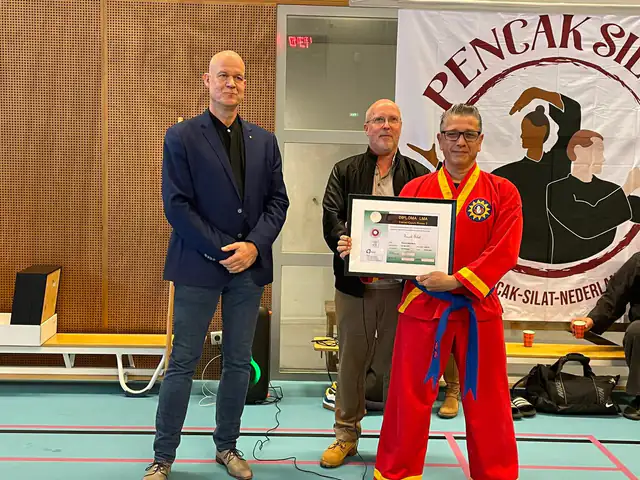 Maurice regensburg tijdens een diploma uitreiking